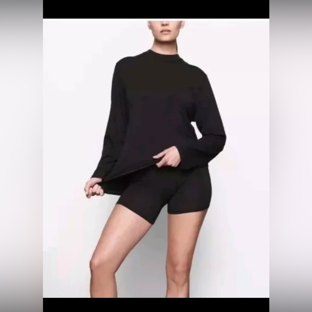 Skims boyfriend Long Sleeve Top